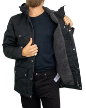 Fjällräven Greenland Winter Jacket i svart, öppen med teddyfleecefoder