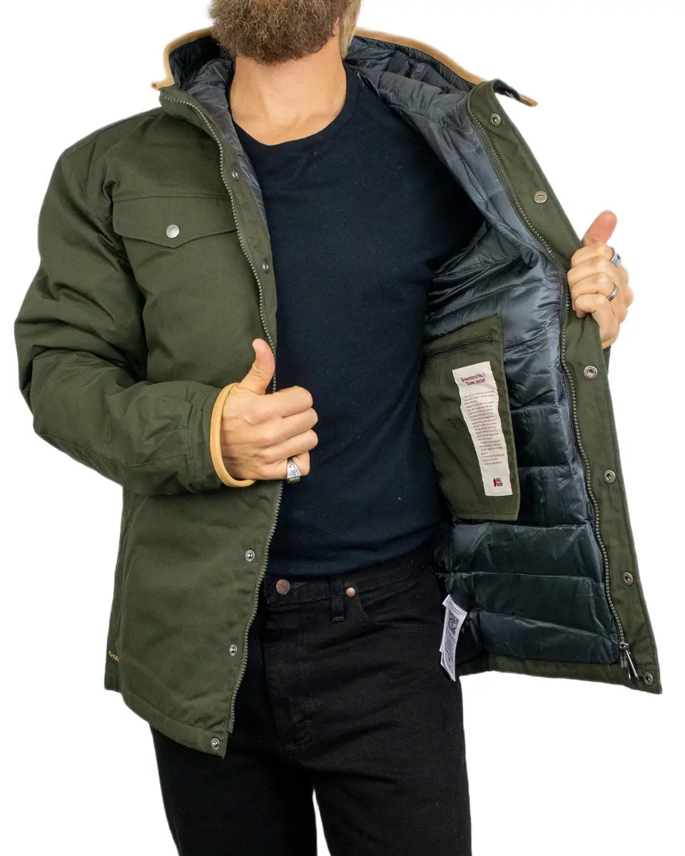 Fjällräven Greenland No. 1 Down Jacket i grön Deep Forest, öppen med dunfoder
