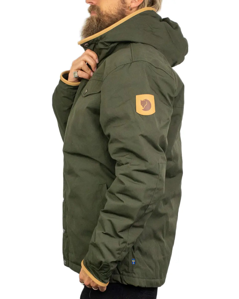 Fjällräven Greenland No. 1 Down Jacket i grön Deep Forest, från sidan