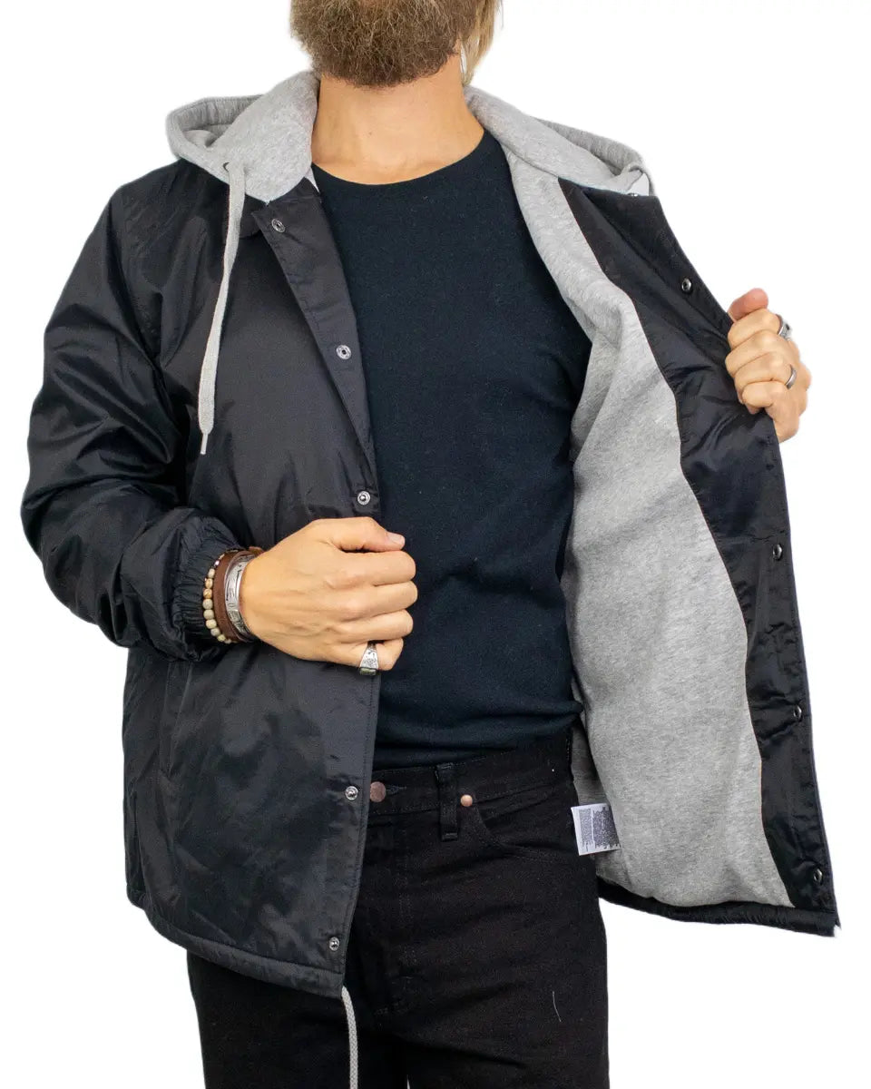 Vans Torrey Hooded Coaches Jacket i svart, öppen med fodrad insida