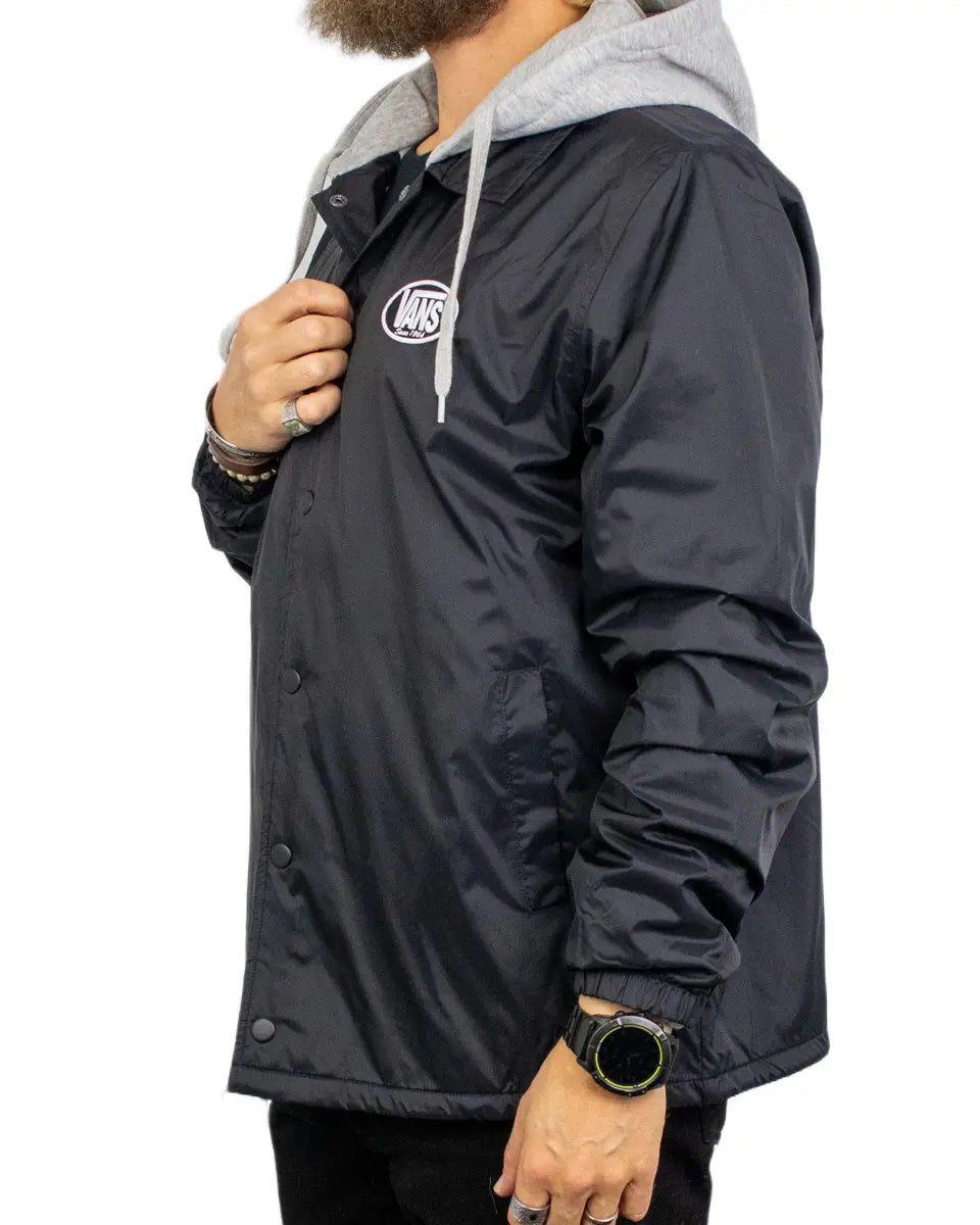 Vans Torrey Hooded Coaches Jacket i svart, från sidan
