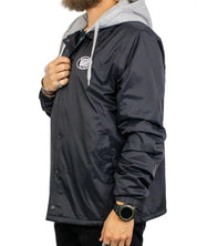 Vans Torrey Hooded Coaches Jacket i svart, från sidan