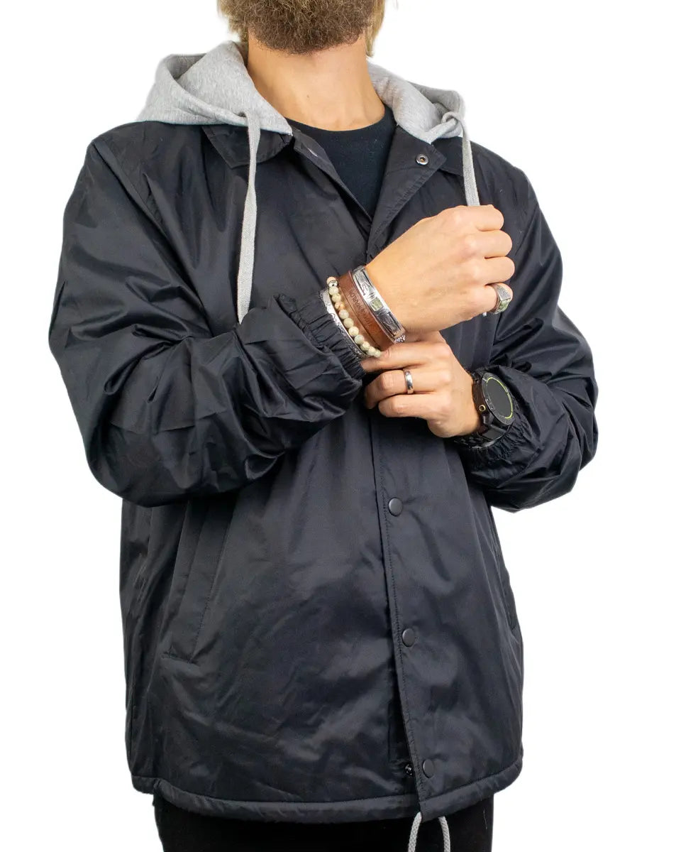 Vans Torrey Hooded Coaches Jacket i svart, framsida