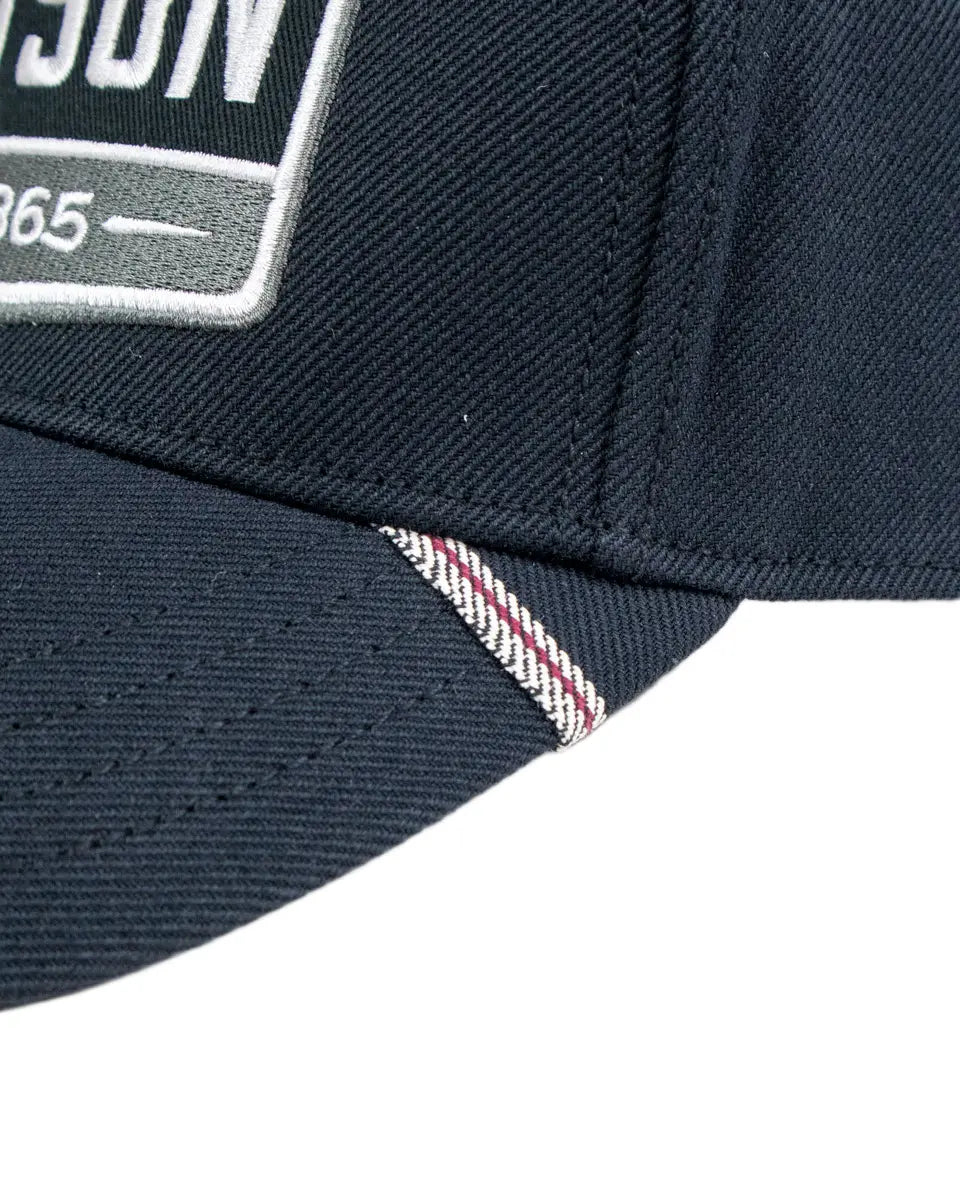 Stetson keps med Since 1865-märke, detalj på skärmens selvedgekant