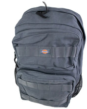 Dickies Duck Canvas Utility ryggsäck i koksgrått, framsida med remmar och logga