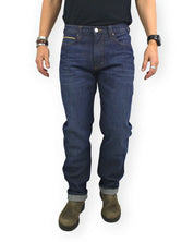 Lee Regular Straight Golden Age jeans i mörkblå denim, framsida, på modell