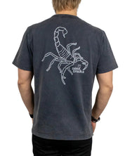 Nudie - T-Shirt - Roy Skorpion - Grå - jhstore.se