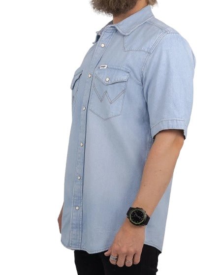 Wrangler - Kortärmad Western Denimskjorta - Ljusblå - jhstore.se